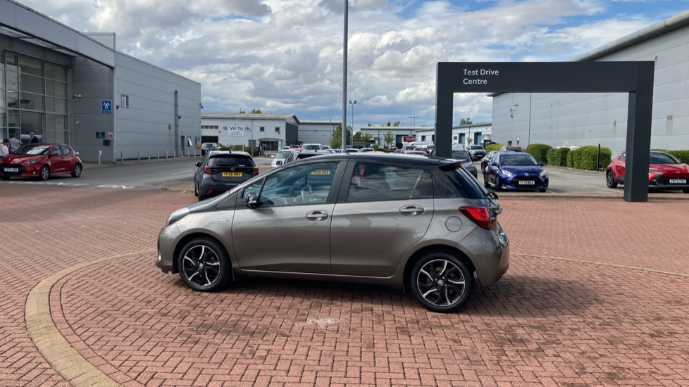 Toyota Yaris 1.5 Hybrid Design 5dr CVT Hybrid Hatchback - Image 48