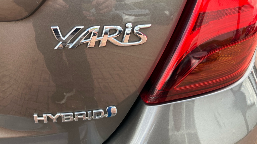 Toyota Yaris 1.5 Hybrid Design 5dr CVT Hybrid Hatchback - Image 50