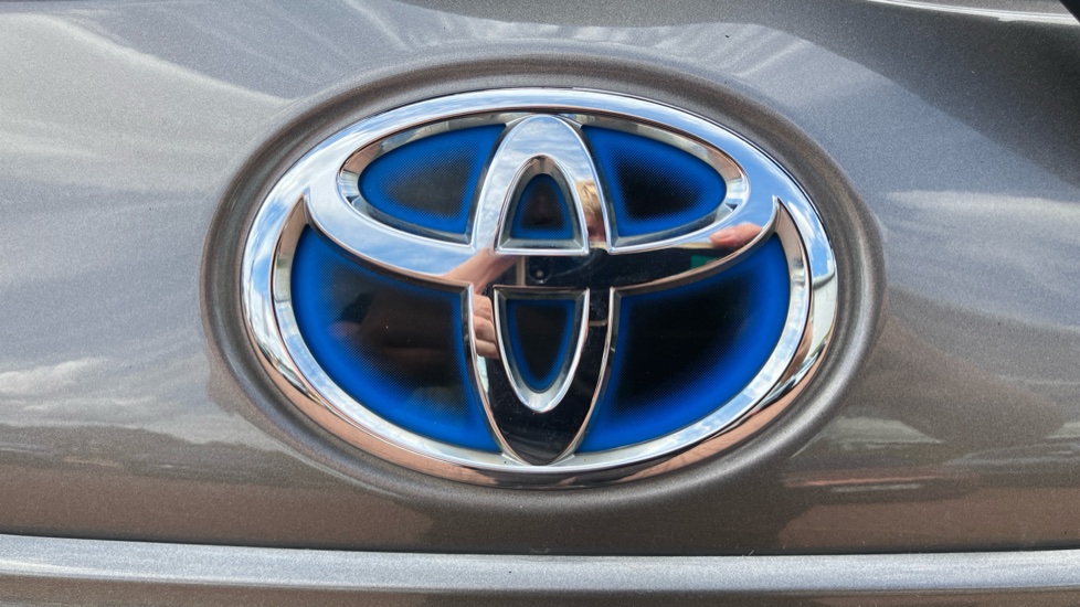 Toyota Yaris 1.5 Hybrid Design 5dr CVT Hybrid Hatchback - Image 51