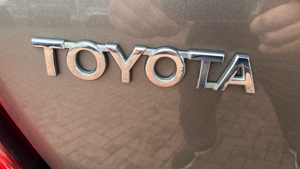 Toyota Yaris 1.5 Hybrid Design 5dr CVT Hybrid Hatchback - Image 52