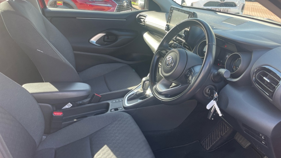 Toyota Yaris 1.5 Hybrid Design 5dr CVT Hybrid Hatchback - Image 12