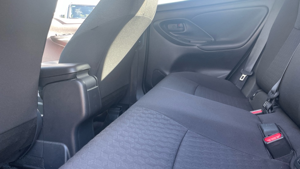 Toyota Yaris 1.5 Hybrid Design 5dr CVT Hybrid Hatchback - Image 15