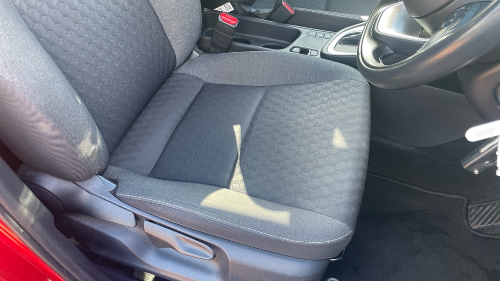 Toyota Yaris 1.5 Hybrid Design 5dr CVT Hybrid Hatchback - Image 17