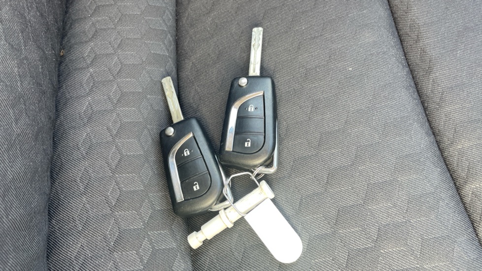 Toyota Yaris 1.5 Hybrid Design 5dr CVT Hybrid Hatchback - Image 28