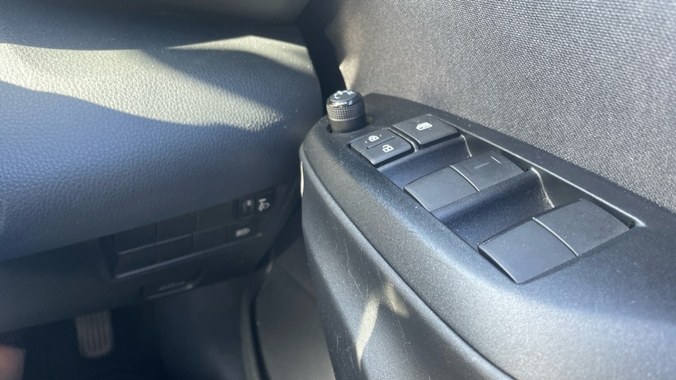 Toyota Yaris 1.5 Hybrid Design 5dr CVT Hybrid Hatchback - Image 30