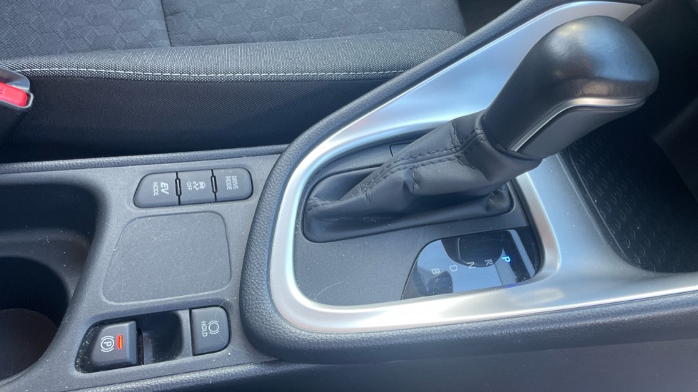 Toyota Yaris 1.5 Hybrid Design 5dr CVT Hybrid Hatchback - Image 37