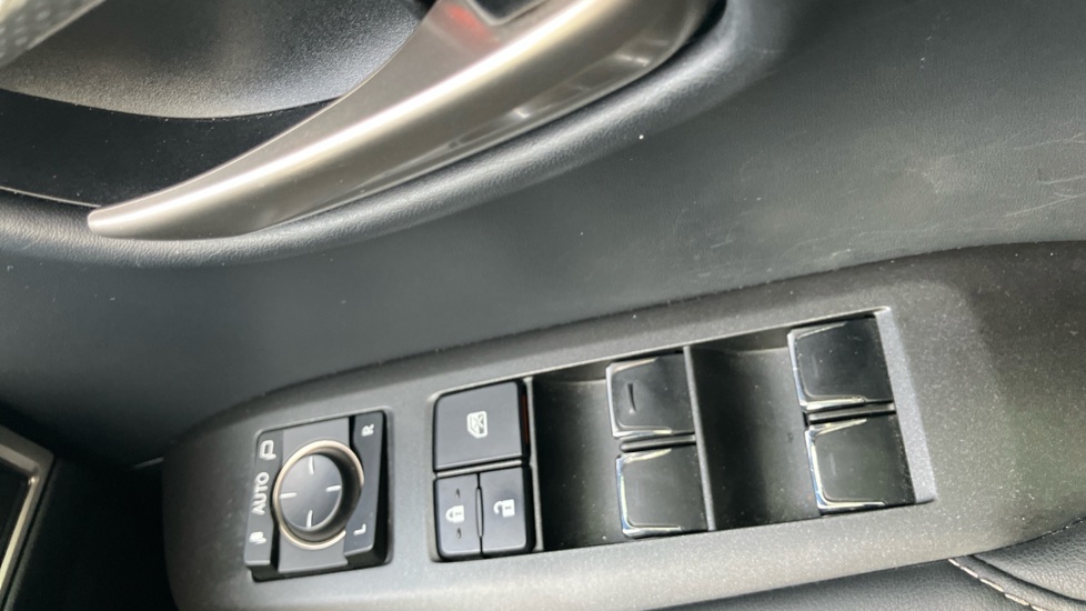 Lexus NX 300h 2.5 F-Sport 5dr CVT [Premium Pack/Pan Roof] Hybrid Estate - Image 31