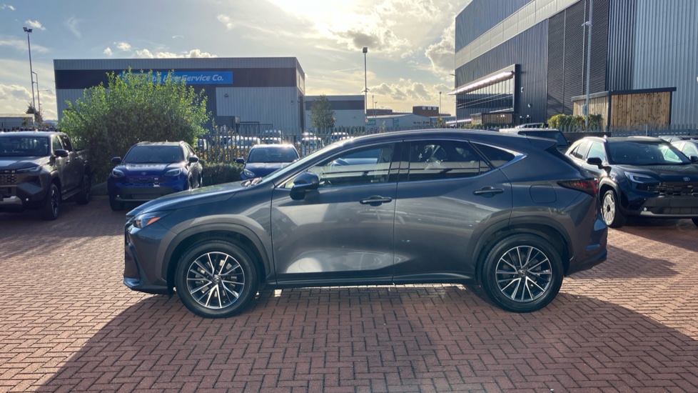 Lexus NX 450h+ 2.5 5dr E-CVT [Premium Pack] Estate - Image 24