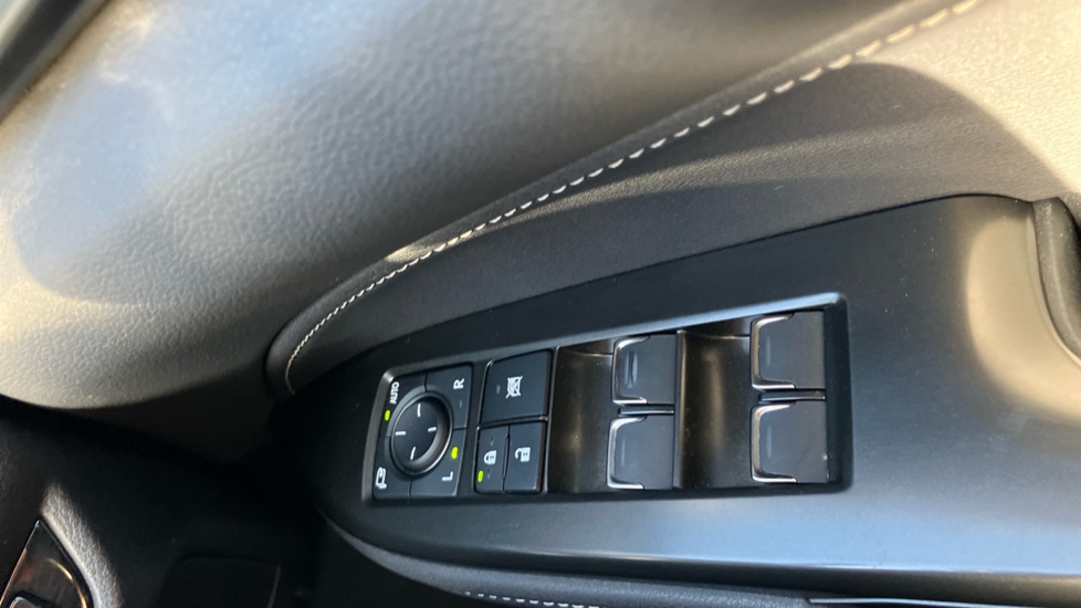 Lexus NX 450h+ 2.5 5dr E-CVT [Premium Pack] Estate - Image 31