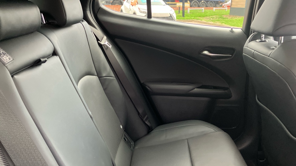 Lexus UX 250h 2.0 Takumi 5dr CVT Hybrid Hatchback - Image 8
