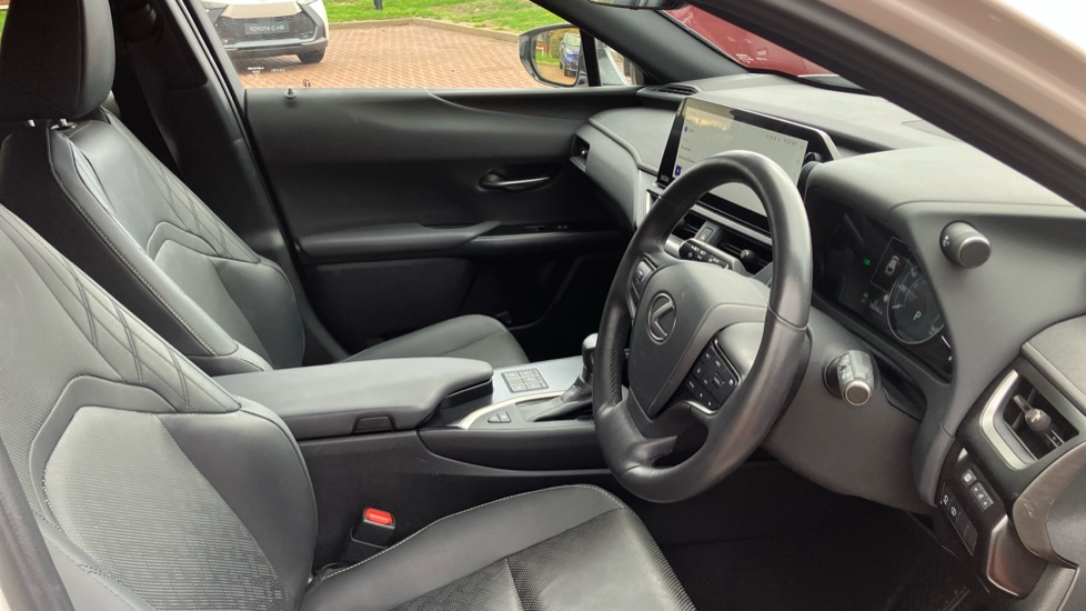 Lexus UX 250h 2.0 Takumi 5dr CVT Hybrid Hatchback - Image 12
