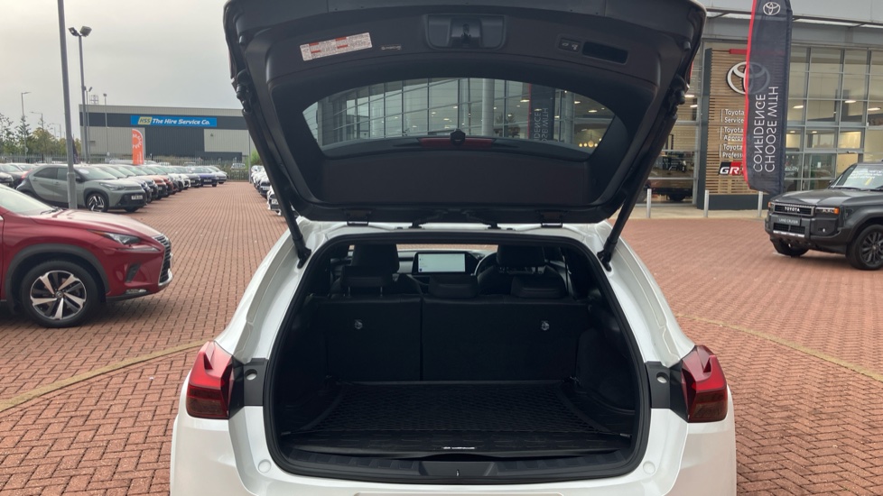 Lexus UX 250h 2.0 Takumi 5dr CVT Hybrid Hatchback - Image 13