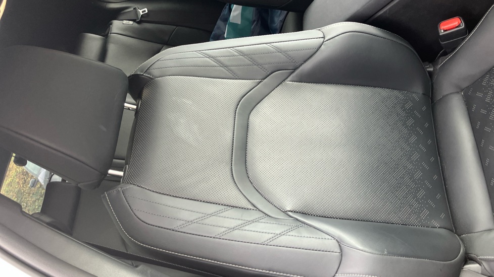 Lexus UX 250h 2.0 Takumi 5dr CVT Hybrid Hatchback - Image 14