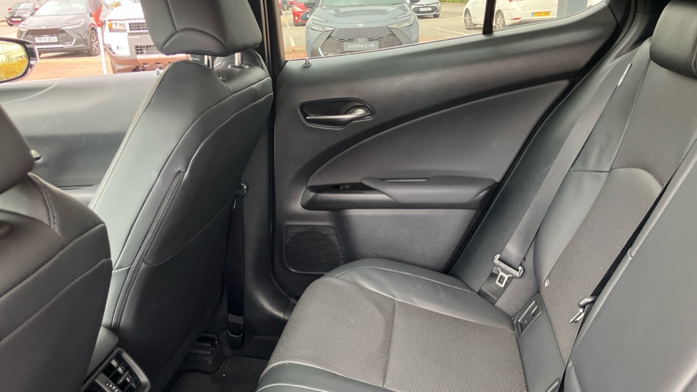 Lexus UX 250h 2.0 Takumi 5dr CVT Hybrid Hatchback - Image 15