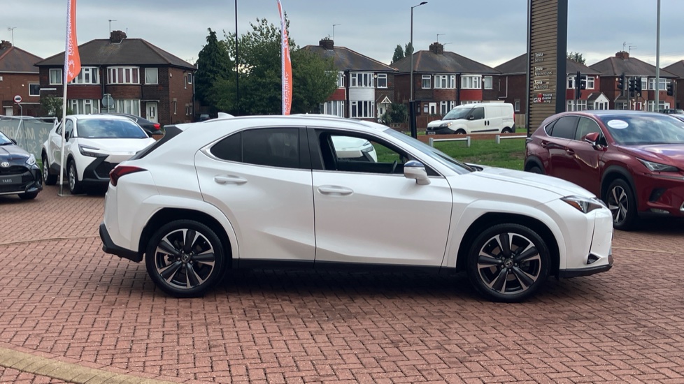 Lexus UX 250h 2.0 Takumi 5dr CVT Hybrid Hatchback - Image 23