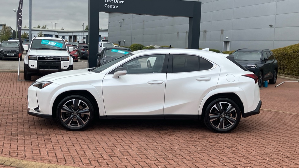 Lexus UX 250h 2.0 Takumi 5dr CVT Hybrid Hatchback - Image 24