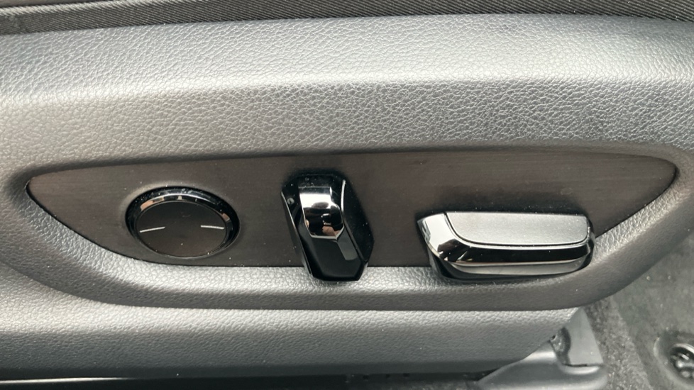Lexus UX 250h 2.0 Takumi 5dr CVT Hybrid Hatchback - Image 29