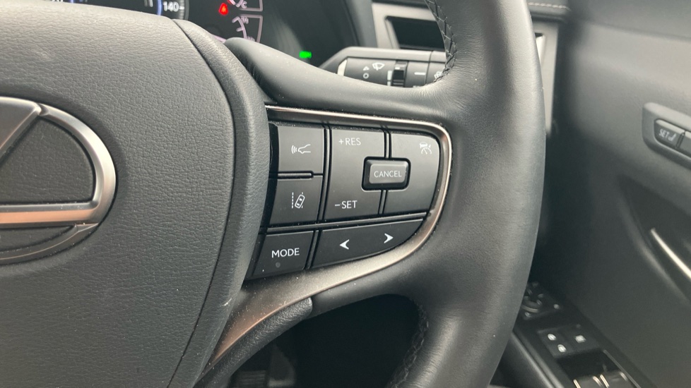 Lexus UX 250h 2.0 Takumi 5dr CVT Hybrid Hatchback - Image 30