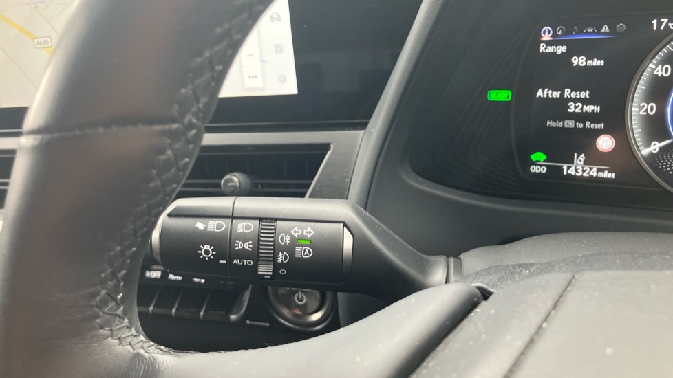 Lexus UX 250h 2.0 Takumi 5dr CVT Hybrid Hatchback - Image 32