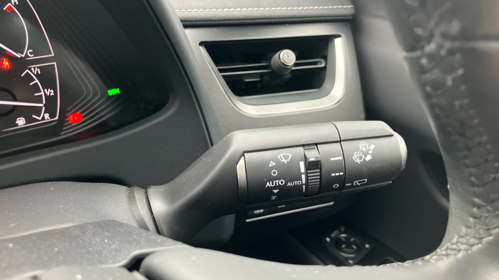 Lexus UX 250h 2.0 Takumi 5dr CVT Hybrid Hatchback - Image 33