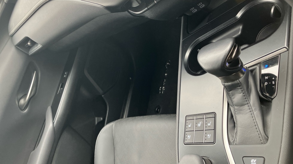 Lexus UX 250h 2.0 Takumi 5dr CVT Hybrid Hatchback - Image 63