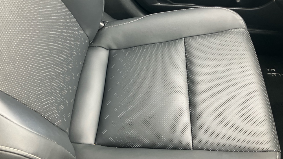 Lexus UX 250h 2.0 Takumi 5dr CVT Hybrid Hatchback - Image 64
