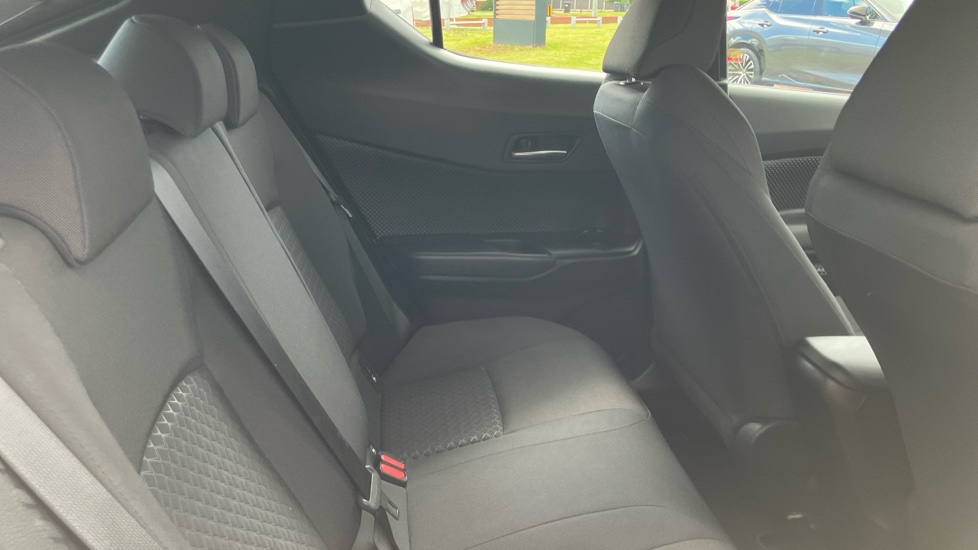 Toyota C-HR 1.8 Hybrid Icon 5dr CVT Hybrid Hatchback - Image 8