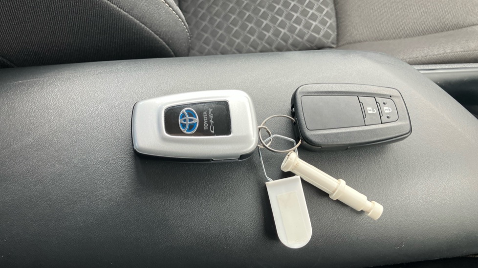 Toyota C-HR 1.8 Hybrid Icon 5dr CVT Hybrid Hatchback - Image 28