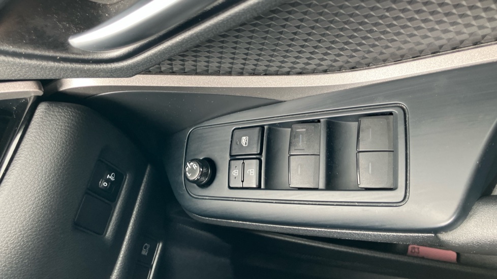 Toyota C-HR 1.8 Hybrid Icon 5dr CVT Hybrid Hatchback - Image 30