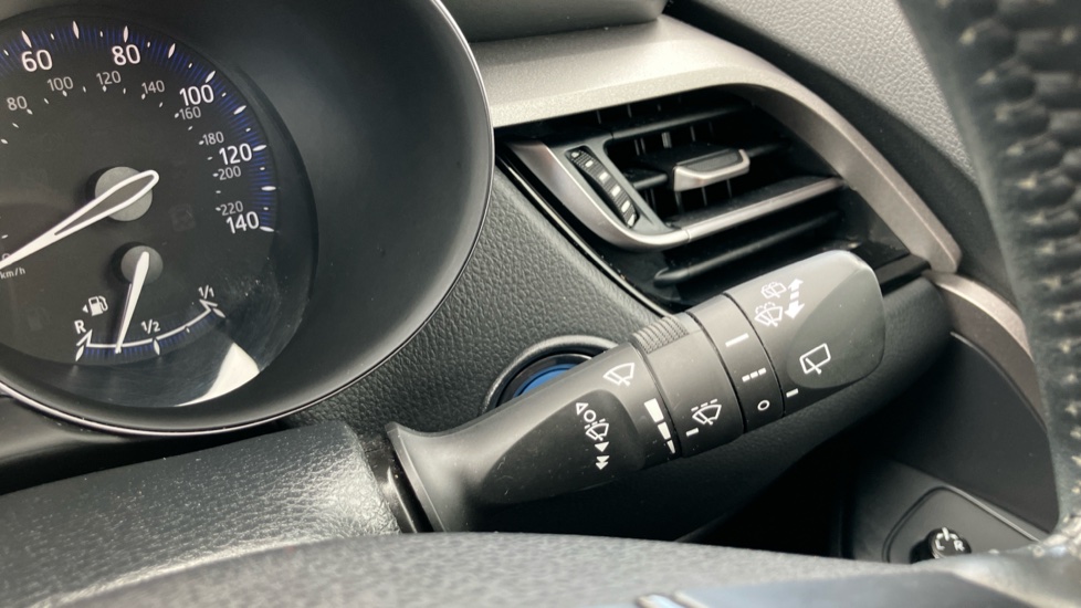Toyota C-HR 1.8 Hybrid Icon 5dr CVT Hybrid Hatchback - Image 32