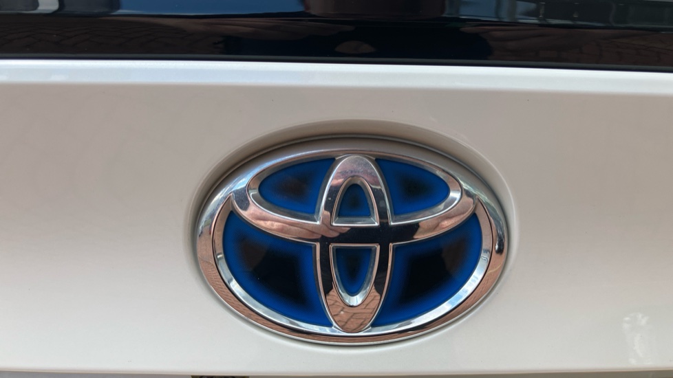 Toyota C-HR 1.8 Hybrid Icon 5dr CVT Hybrid Hatchback - Image 52