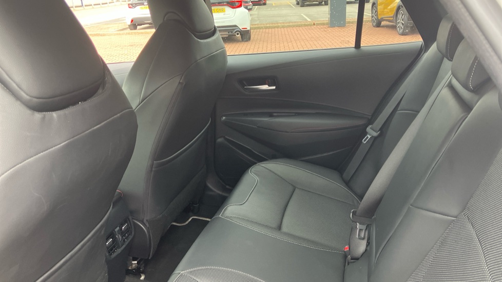 Toyota Corolla 2.0 VVT-i Hybrid Excel 5dr CVT Hybrid Estate - Image 8