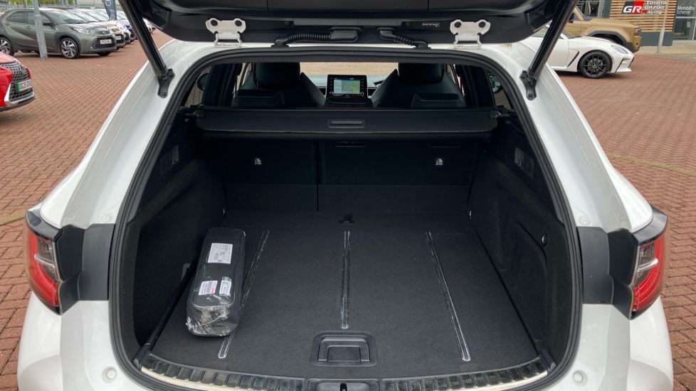 Toyota Corolla 2.0 VVT-i Hybrid Excel 5dr CVT Hybrid Estate - Image 13