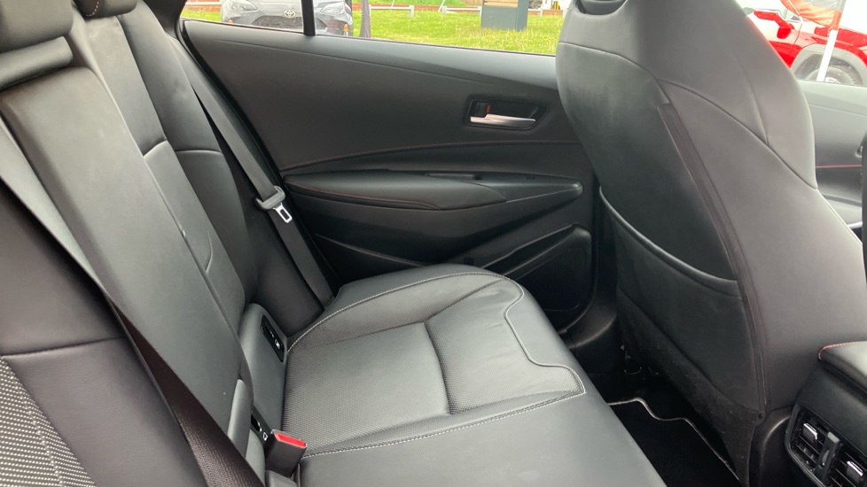 Toyota Corolla 2.0 VVT-i Hybrid Excel 5dr CVT Hybrid Estate - Image 15