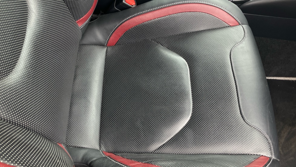Toyota Corolla 2.0 VVT-i Hybrid Excel 5dr CVT Hybrid Estate - Image 17