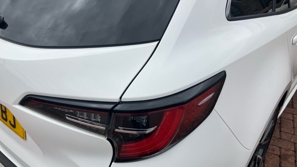 Toyota Corolla 2.0 VVT-i Hybrid Excel 5dr CVT Hybrid Estate - Image 21