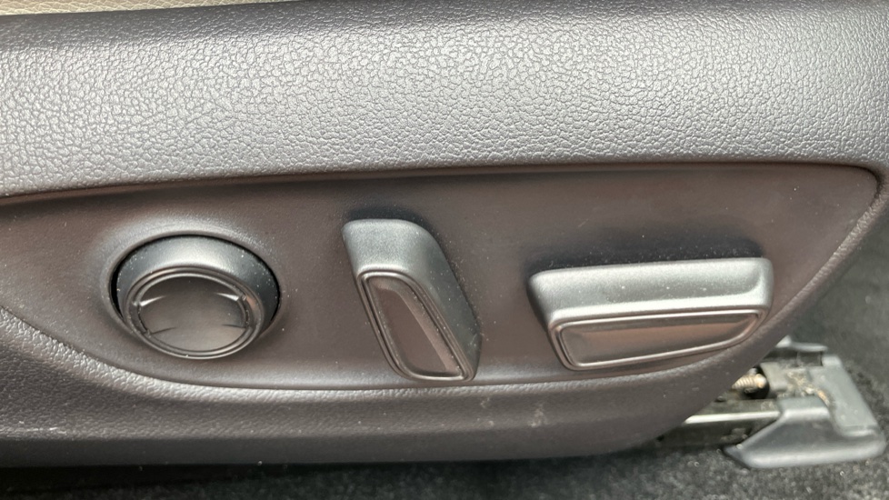 Toyota RAV4 2.5 VVT-i Hybrid Excel 5dr CVT Hybrid Estate - Image 29