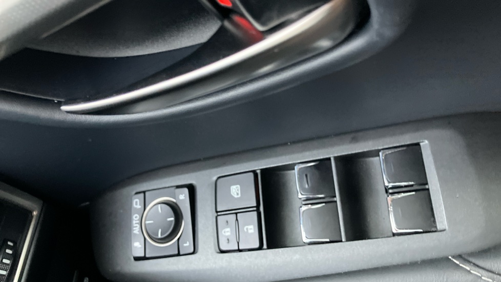 Lexus NX 300h 2.5 5dr CVT [8 Inch Nav] Hybrid Estate - Image 31