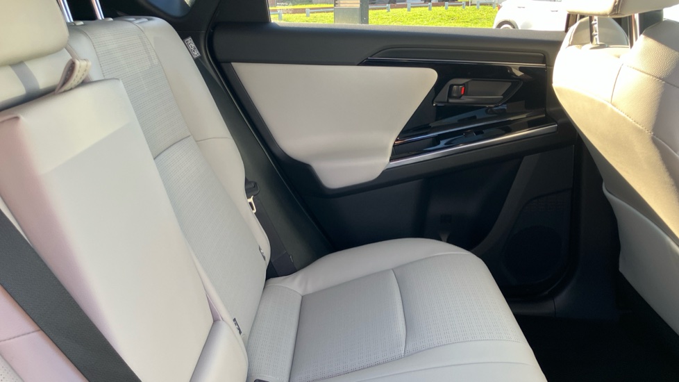 Toyota bZ4X 150kW Vision 71.4kWh 5dr Auto Electric Hatchback - Image 8