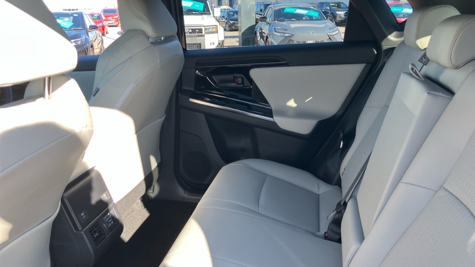 Toyota bZ4X 150kW Vision 71.4kWh 5dr Auto Electric Hatchback - Image 15