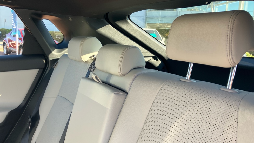 Toyota bZ4X 150kW Vision 71.4kWh 5dr Auto Electric Hatchback - Image 18