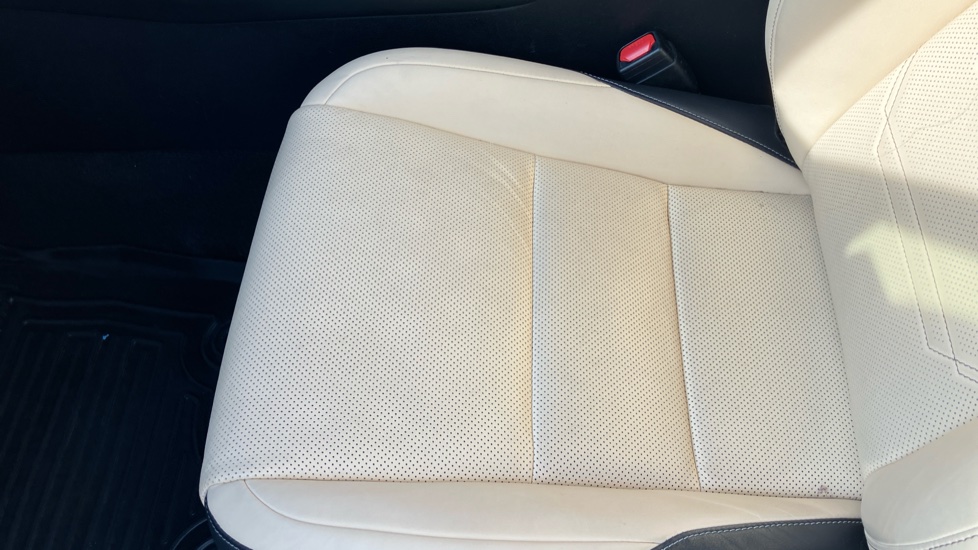 Lexus NX 300h 2.5 Takumi 5dr CVT [Pan roof] Hybrid Estate - Image 17
