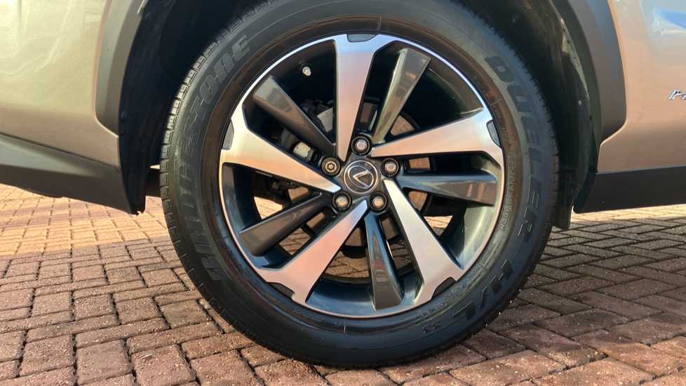 Lexus NX 300h 2.5 Takumi 5dr CVT [Pan roof] Hybrid Estate - Image 25
