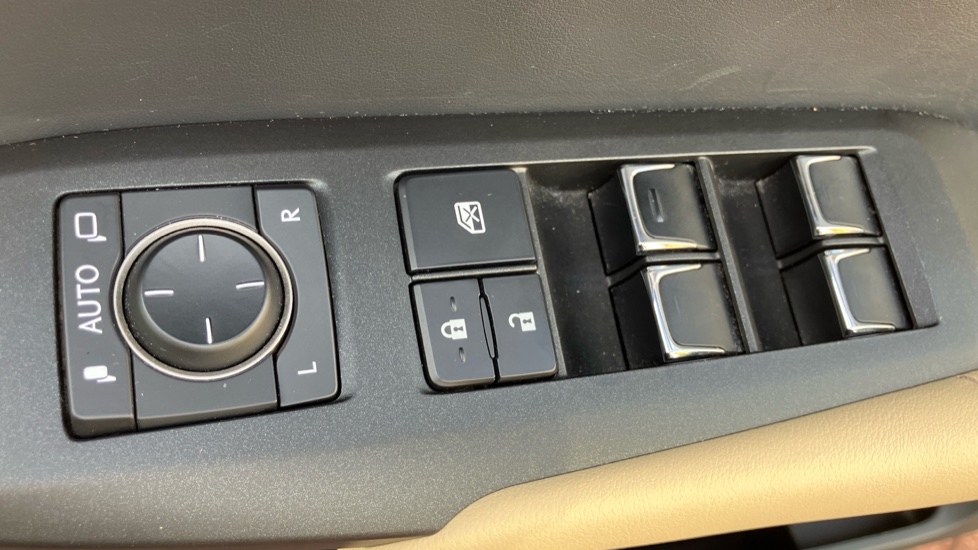 Lexus NX 300h 2.5 Takumi 5dr CVT [Pan roof] Hybrid Estate - Image 31