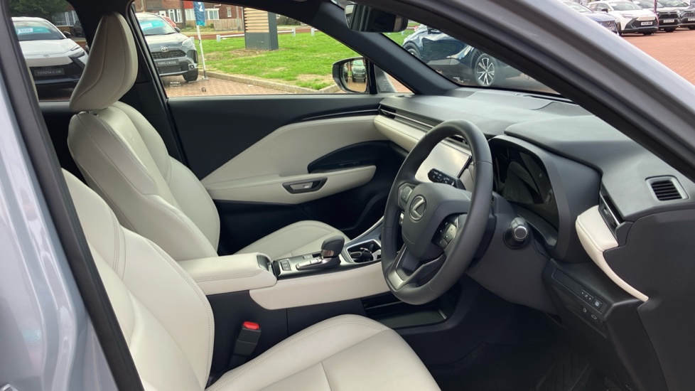 Lexus LBX 1.5 Premium Plus 5dr E-CVT Hybrid Hatchback - Image 12