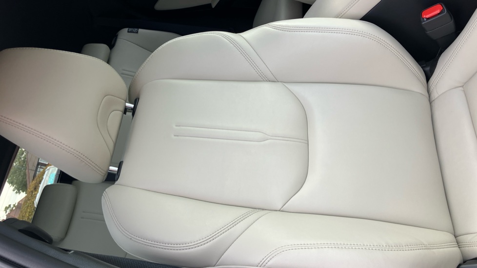 Lexus LBX 1.5 Premium Plus 5dr E-CVT Hybrid Hatchback - Image 14