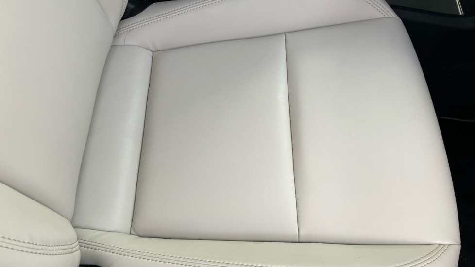 Lexus LBX 1.5 Premium Plus 5dr E-CVT Hybrid Hatchback - Image 17