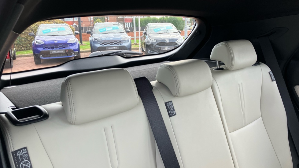 Lexus LBX 1.5 Premium Plus 5dr E-CVT Hybrid Hatchback - Image 35