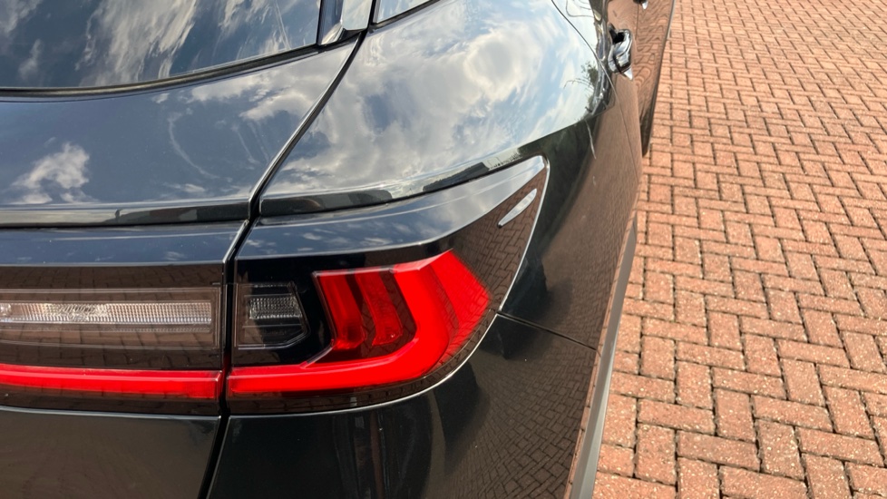 Lexus LBX 1.5 Premium Plus 5dr E-CVT Hybrid Hatchback - Image 21
