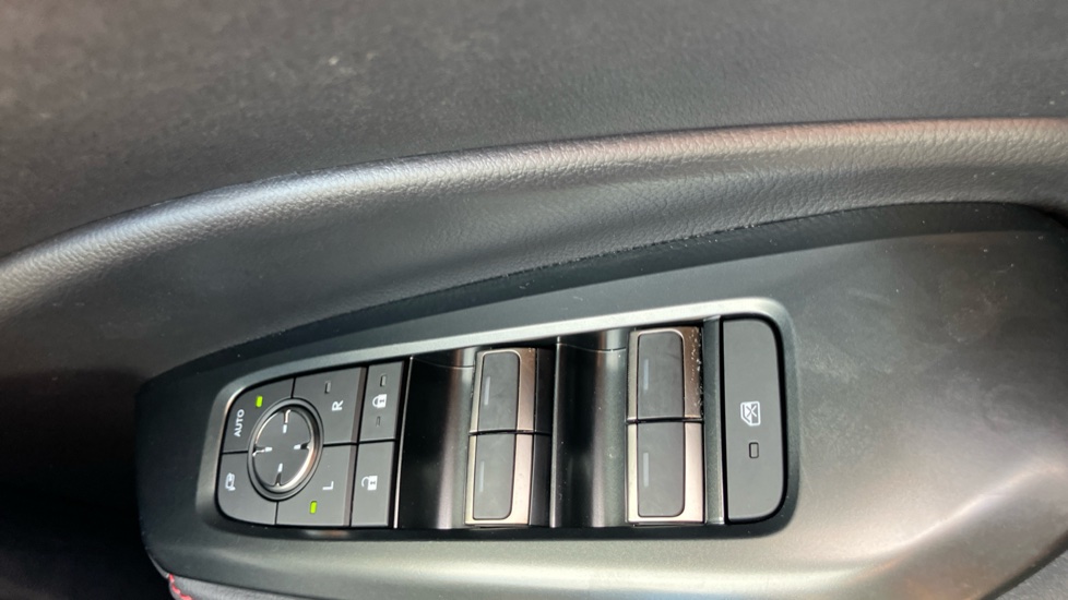 Lexus LBX 1.5 Premium Plus 5dr E-CVT Hybrid Hatchback - Image 30